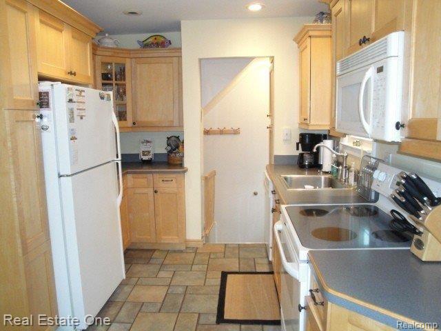 Gorgeous maple kitchen