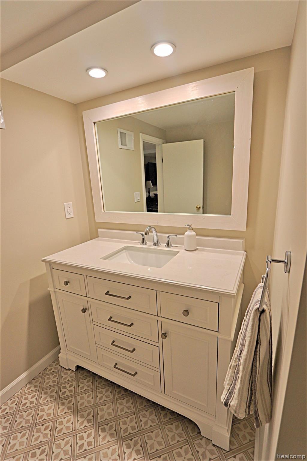 7141 Fairhill Road Bloomfield Hills, MI 48301 - Photo 37 of 47 Basement Bathroom
