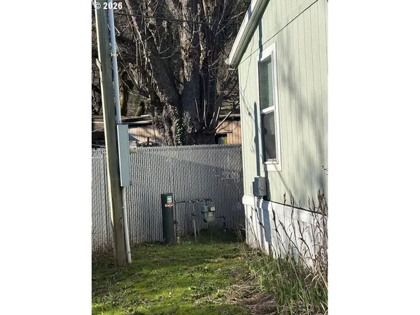 $94,500 | 10901 Southeast Powell Boulevard, Unit 5, Portland, OR 97266