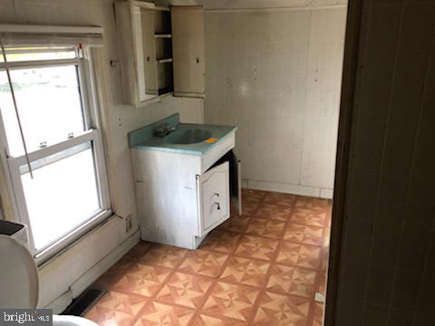 64 South Bridgeport Road Bridgeport, NJ 08014 - Photo 5 of 12 Gallery Image 5