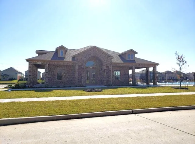 a view of house with backyard and porch