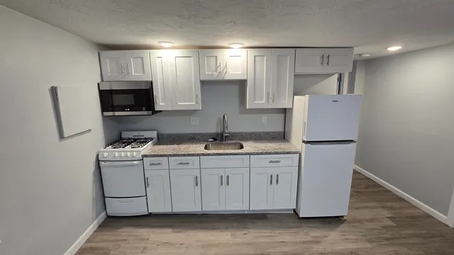 $2,000 | 579 State Street, Unit 3, Portsmouth, NH 03801