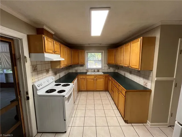 $1,345 | 105 Glenwood Drive, Lexington, NC 27292