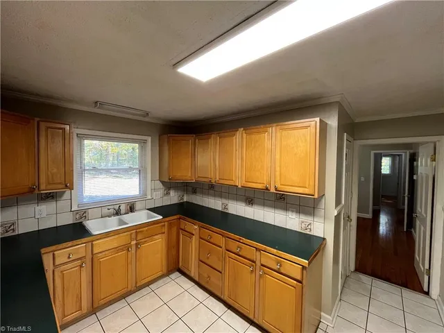 $1,345 | 105 Glenwood Drive, Lexington, NC 27292