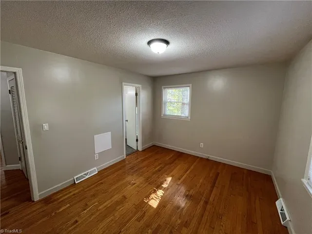 $1,345 | 105 Glenwood Drive, Lexington, NC 27292