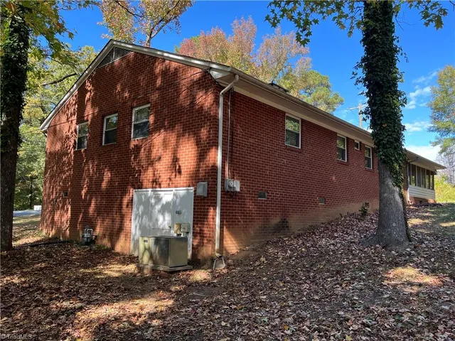 $1,345 | 105 Glenwood Drive, Lexington, NC 27292