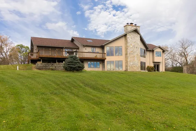 $600,000 | 562 138th Avenue, Amery, WI 54001