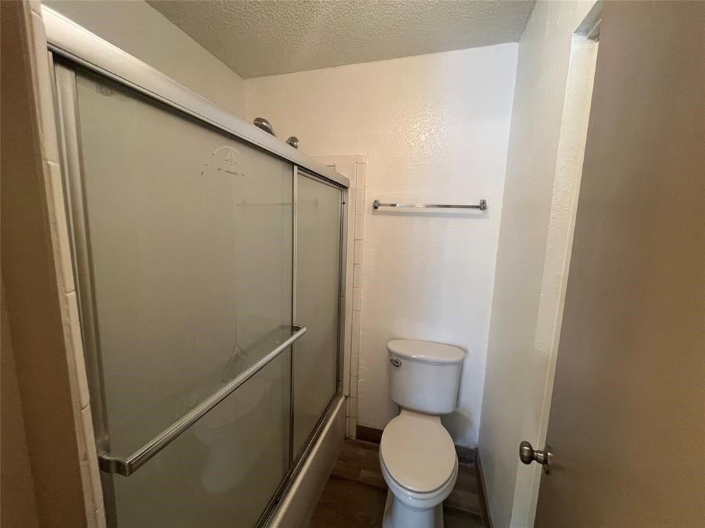 1516 Bay Area Boulevard, Unit 14 Houston, TX 77058 - Photo 18 of 19 a bathroom with a toilet