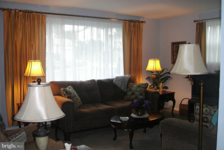 4115 Lochcarrow Road Nottingham, MD 21236 - Photo 2 of 20 Living Room