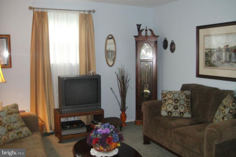 4115 Lochcarrow Road Nottingham, MD 21236 - Photo 12 of 20 Living Room