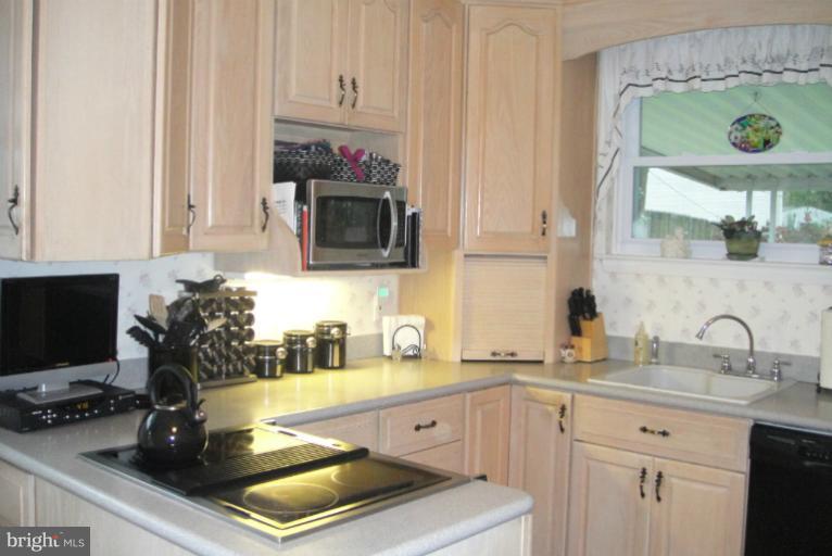4115 Lochcarrow Road Nottingham, MD 21236 - Photo 9 of 20 Kitchen
