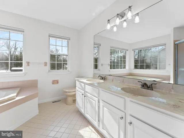 $649,999 | 5 Lakeworth Drive, Berlin, NJ 08009