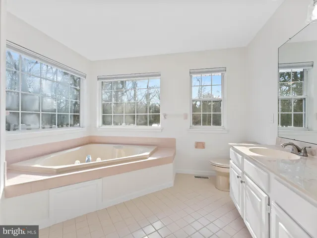 $649,999 | 5 Lakeworth Drive, Berlin, NJ 08009