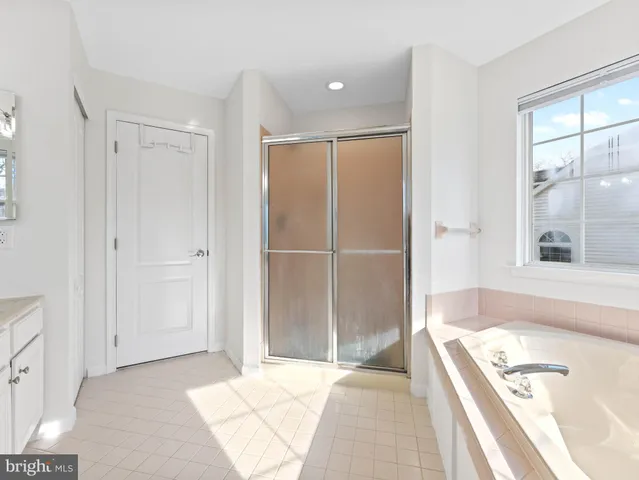 $649,999 | 5 Lakeworth Drive, Berlin, NJ 08009