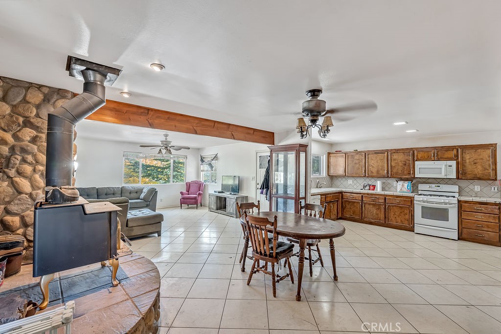 1700 Desert Front Road Pinon Hills, CA 92372 - Photo 11 of 42