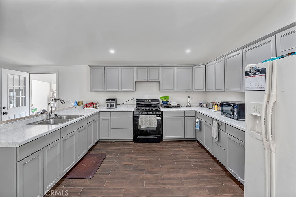 1700 Desert Front Road Pinon Hills, CA 92372 - Photo 33 of 42