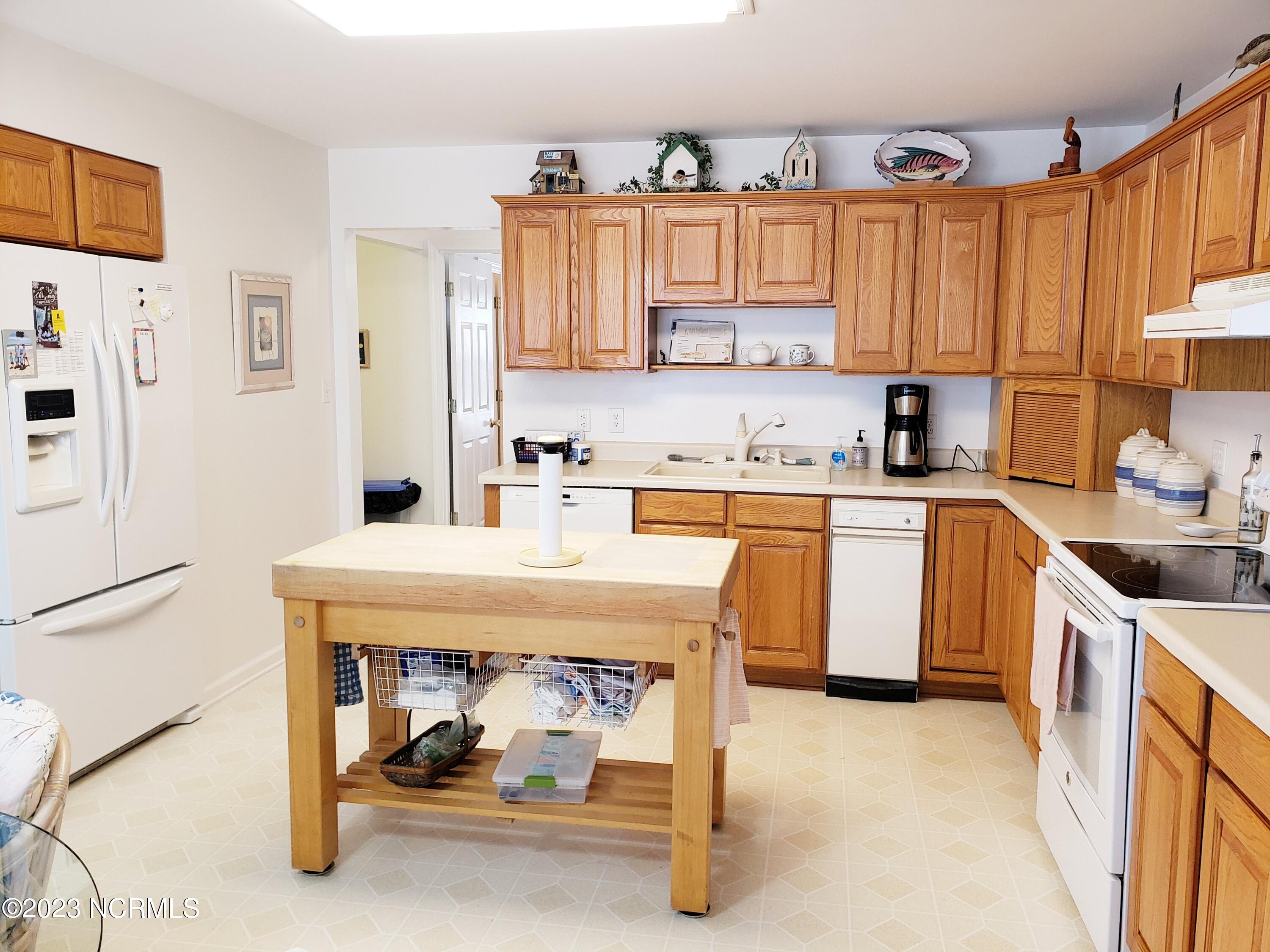 2430 Bella Coola Road Lake Waccamaw, NC 28450 - Photo 25 of 58 20230330_095744