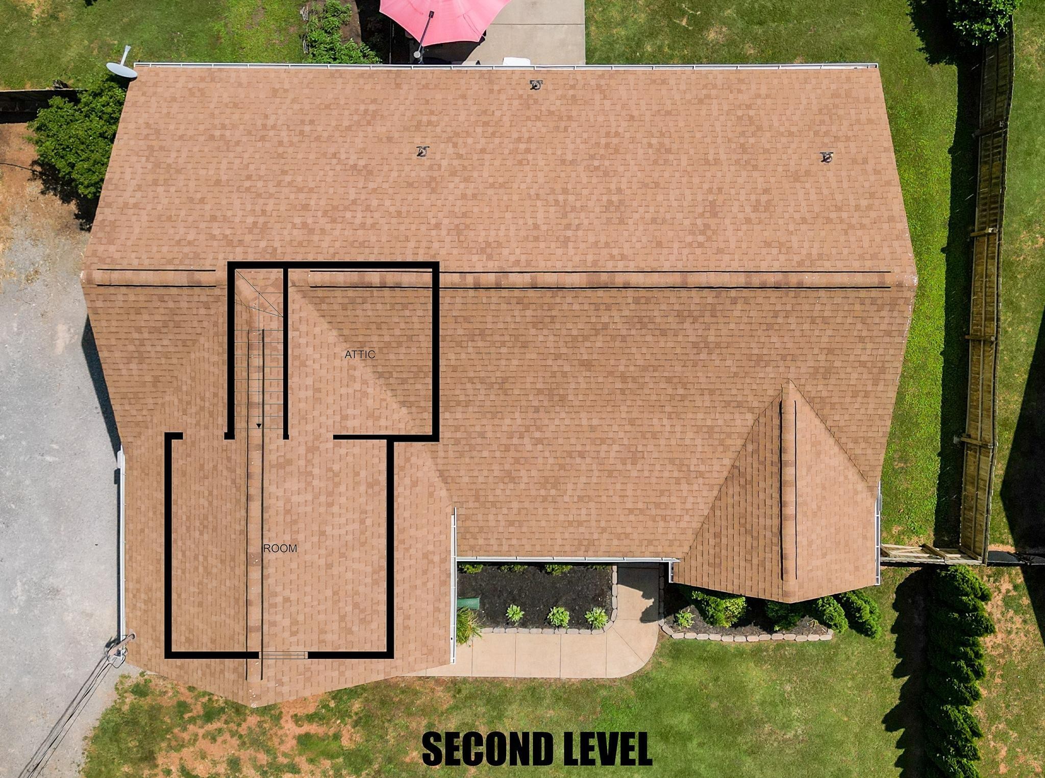 5039 Midland Fosterville Road Bell Buckle, TN 37020 - Photo 23 of 32 an aerial view of a house with a yard