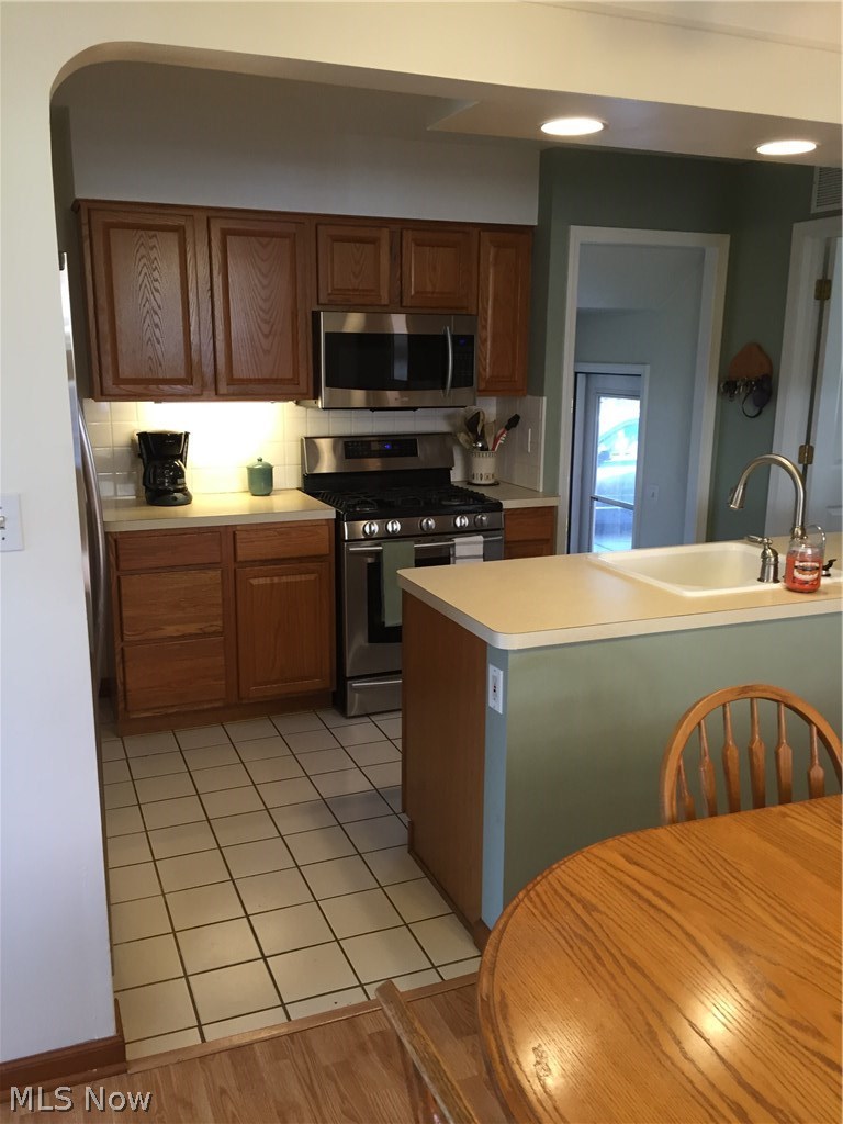 2422 Keystone Road Cleveland, OH 44134 - Photo 2 of 20