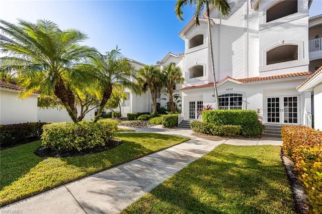 $729,000 | 4650 Yacht Harbor Drive, Unit 121, Naples, FL 34112