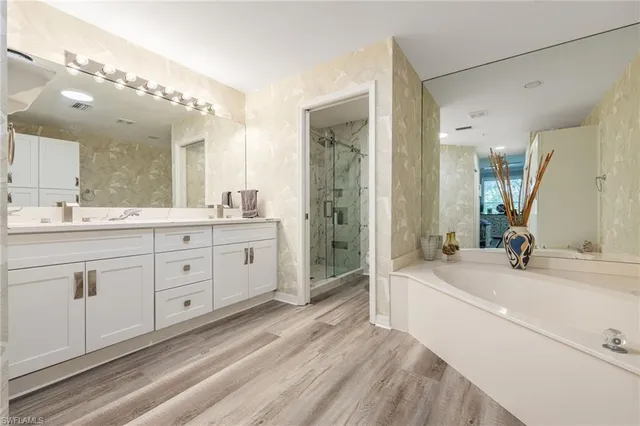 $729,000 | 4650 Yacht Harbor Drive, Unit 121, Naples, FL 34112