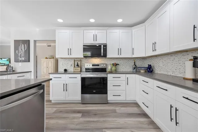 $729,000 | 4650 Yacht Harbor Drive, Unit 121, Naples, FL 34112