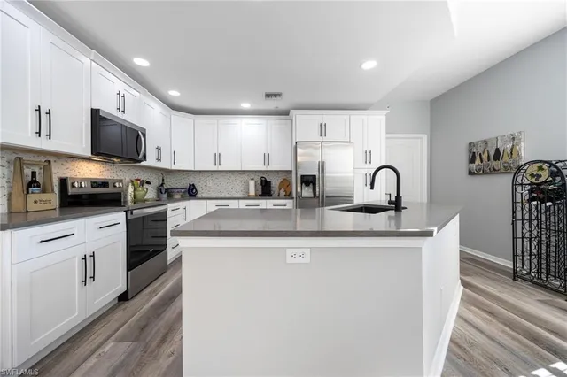 $729,000 | 4650 Yacht Harbor Drive, Unit 121, Naples, FL 34112