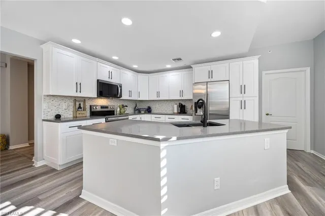 $729,000 | 4650 Yacht Harbor Drive, Unit 121, Naples, FL 34112