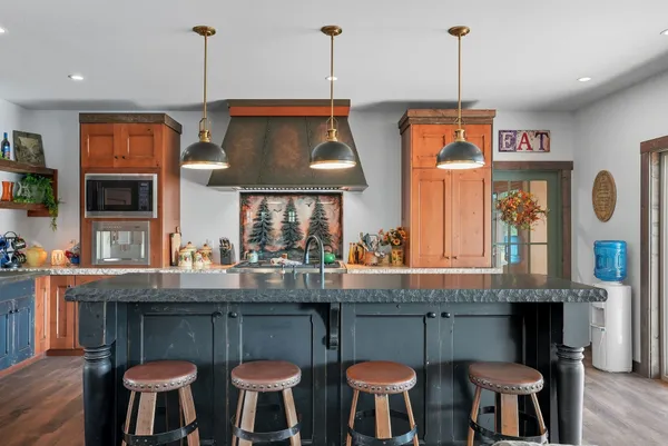 $998,500 | 530 Cottonwood Drive, St. Maries, ID 83861