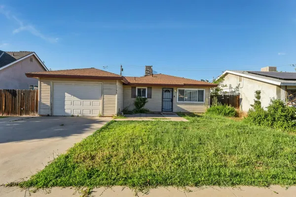 $350,000 | 1755 4th Street, Clovis, CA 93611