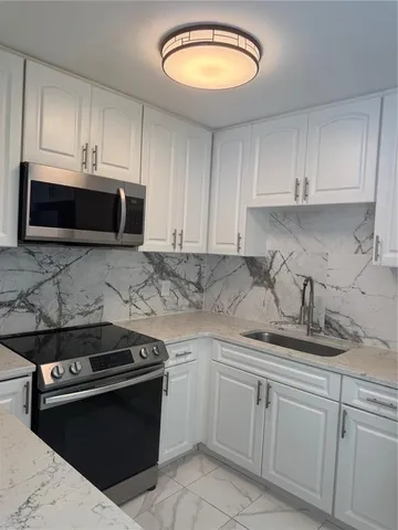 $2,600 | 5617 Gateway Drive, Tampa, FL 33615