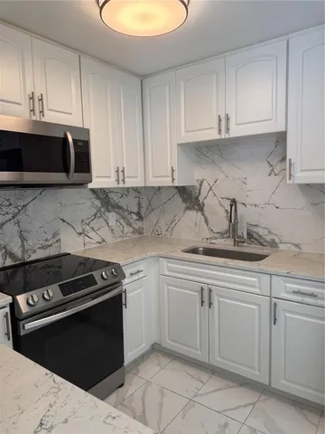 $2,600 | 5617 Gateway Drive, Tampa, FL 33615