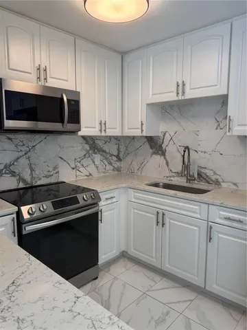 $2,600 | 5617 Gateway Drive, Tampa, FL 33615