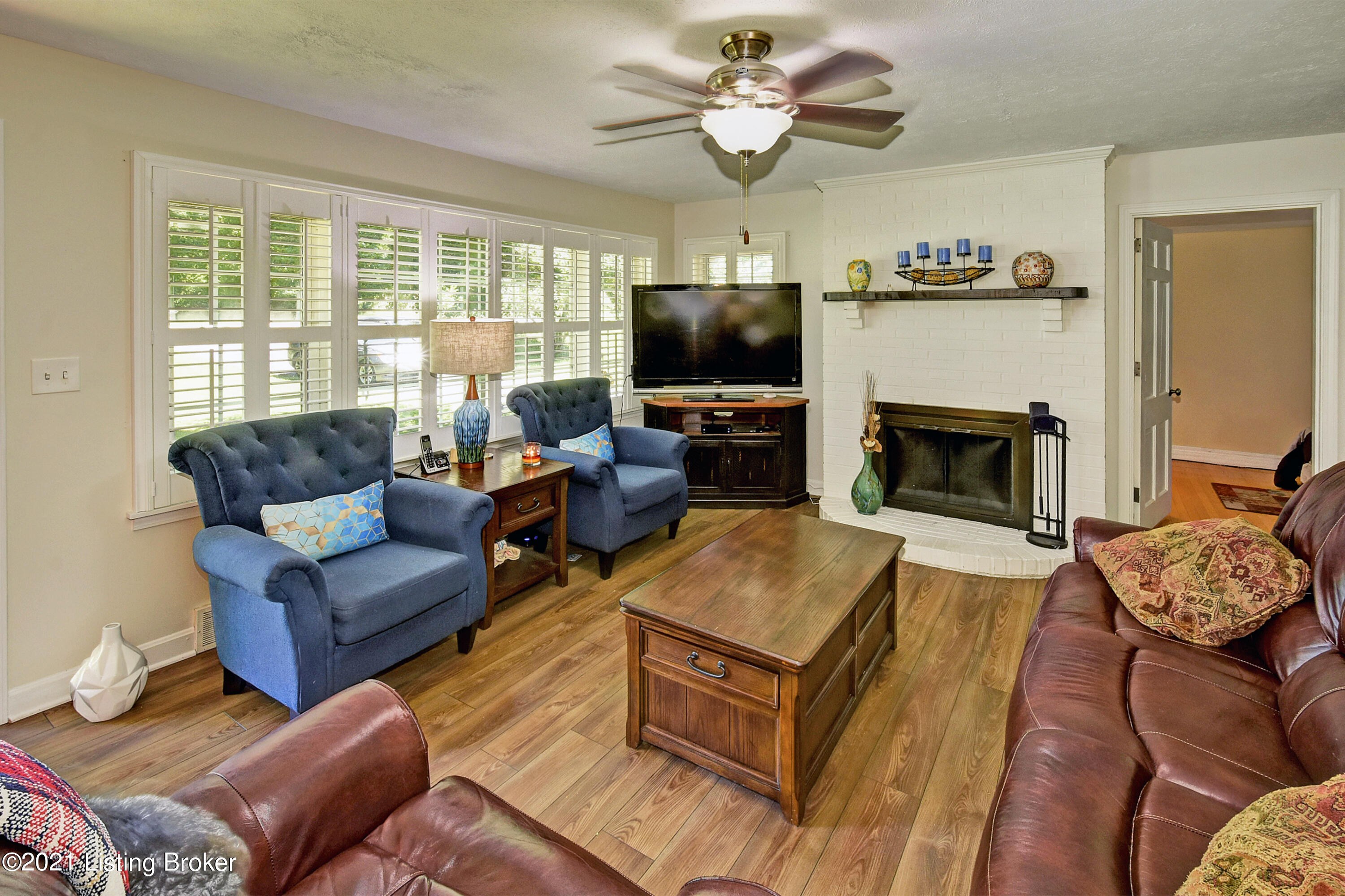 10200 Fairmount Road Louisville, KY 40291 - Photo 2 of 20 Living Room