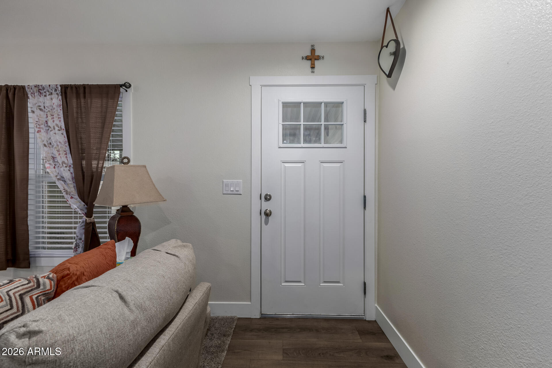 19401 North 7th Street, Unit 73 Phoenix, AZ 85024 - Photo 6 of 30 a living room with furniture and a window