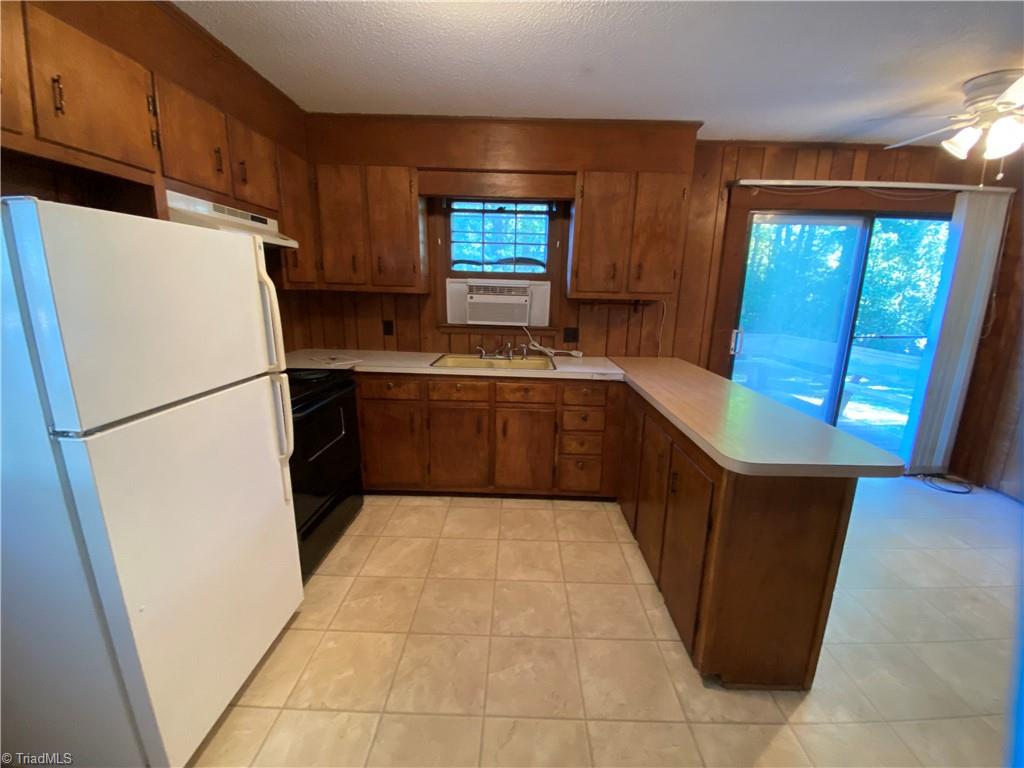 821 Morris Road Winston-Salem, NC 27101 - Photo 13 of 30 Kitchen