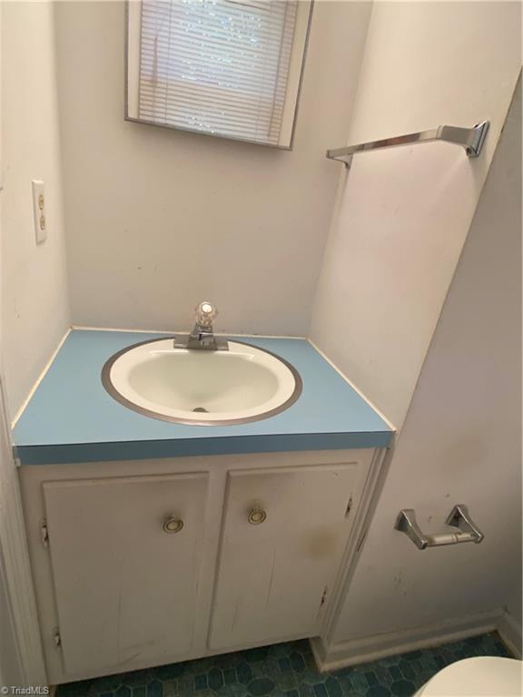 821 Morris Road Winston-Salem, NC 27101 - Photo 22 of 30 Half Bath
