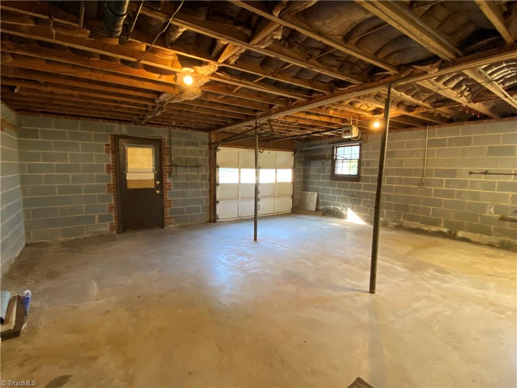821 Morris Road Winston-Salem, NC 27101 - Photo 27 of 30 Basement/Garage