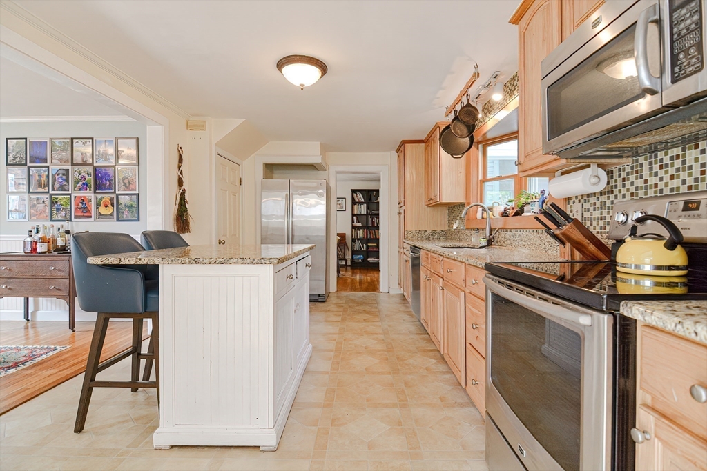 42 Hutchinson Road Walpole, MA 02081 - Photo 11 of 29 Gallery Image 11