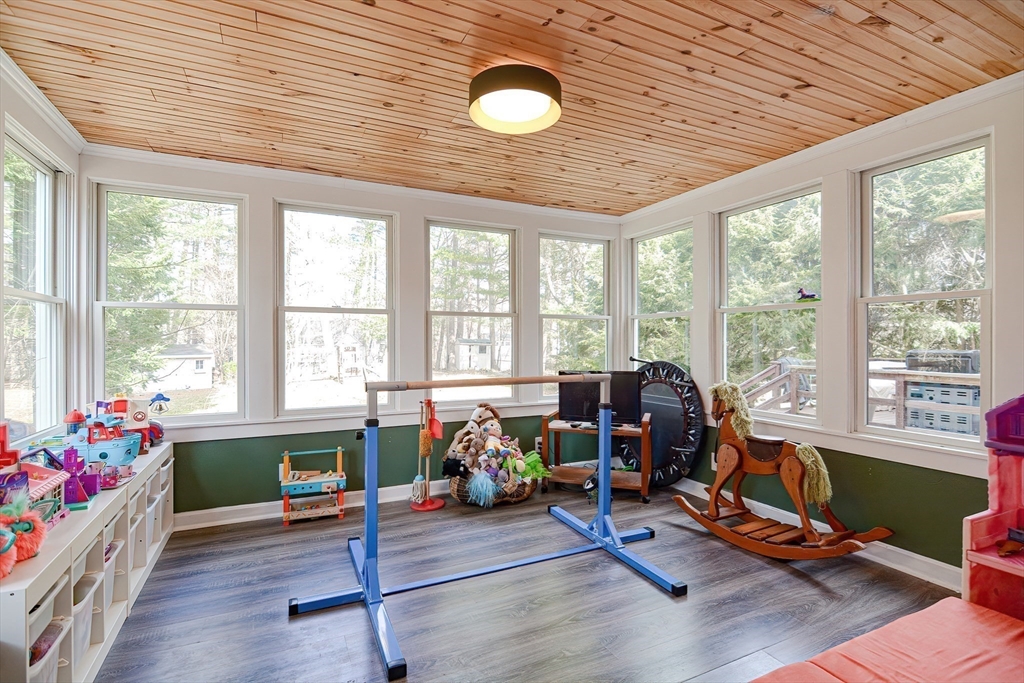 42 Hutchinson Road Walpole, MA 02081 - Photo 16 of 29 Gallery Image 16