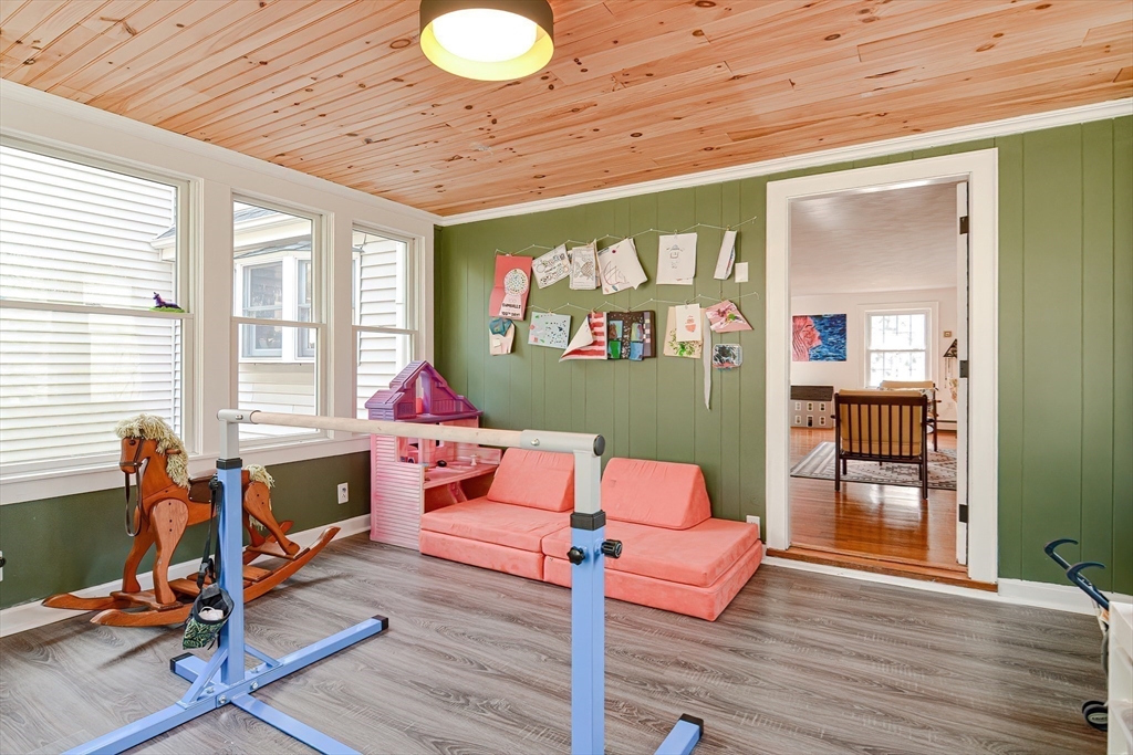 42 Hutchinson Road Walpole, MA 02081 - Photo 17 of 29 Gallery Image 17