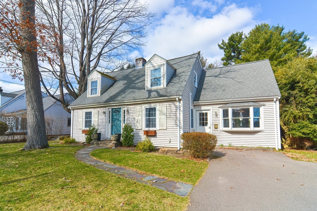 42 Hutchinson Road Walpole, MA 02081 - Photo 2 of 29 Gallery Image 2