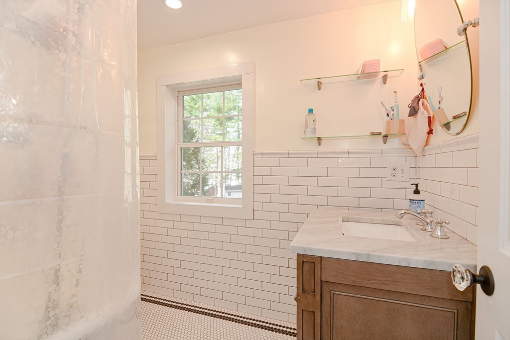 42 Hutchinson Road Walpole, MA 02081 - Photo 25 of 29 Gallery Image 25