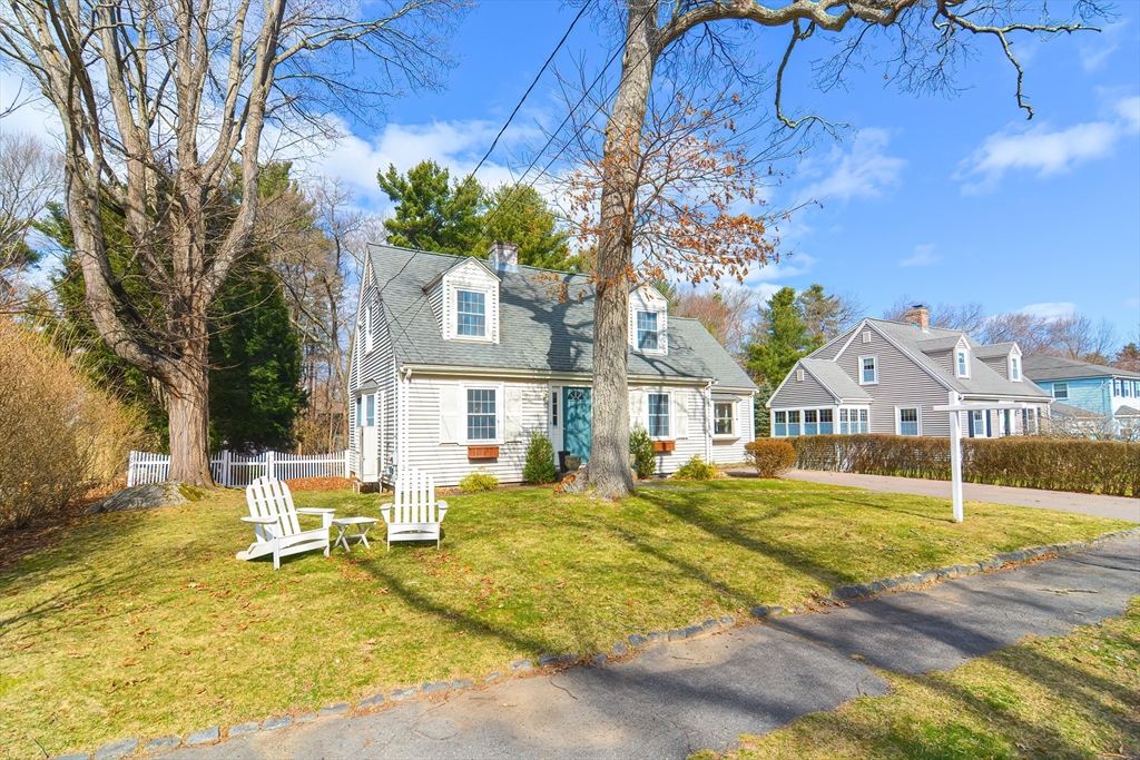 42 Hutchinson Road Walpole, MA 02081 - Photo 3 of 29 Gallery Image 3
