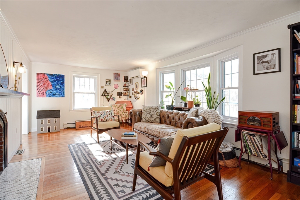 42 Hutchinson Road Walpole, MA 02081 - Photo 4 of 29 Gallery Image 4
