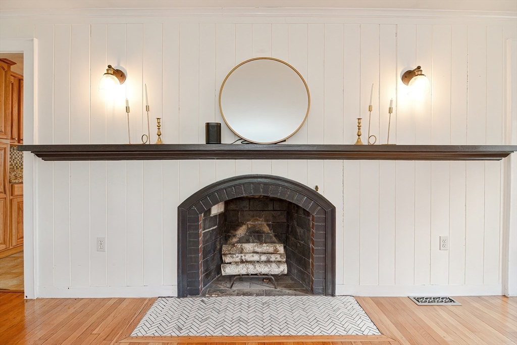 42 Hutchinson Road Walpole, MA 02081 - Photo 6 of 29 Gallery Image 6