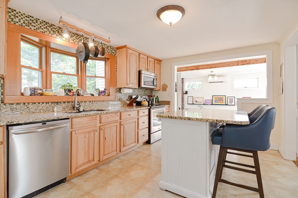 42 Hutchinson Road Walpole, MA 02081 - Photo 7 of 29 Gallery Image 7