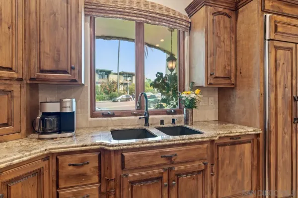 $3,898,000 | 7964 Prospect Place, La Jolla, CA 92037