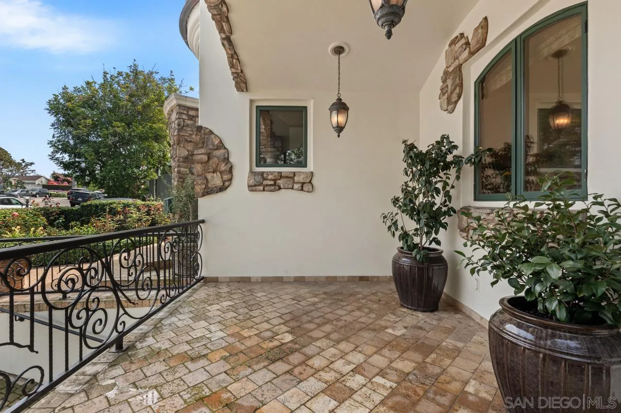 7964 Prospect Place La Jolla, CA 92037 - Photo 3 of 75