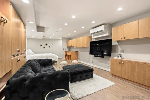 $3,898,000 | 7964 Prospect Place, La Jolla, CA 92037